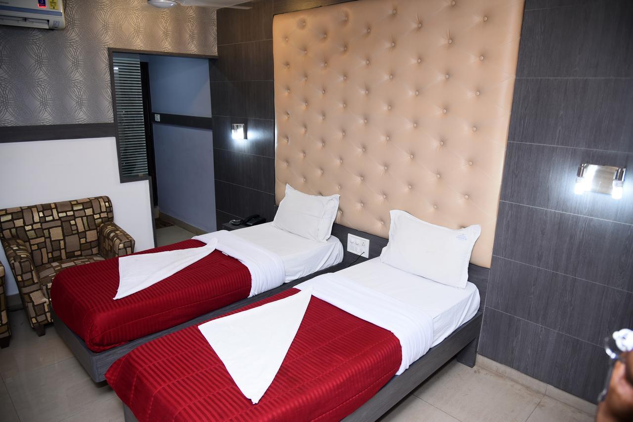 Grand Choice Hotel บังกาลอร์ ภายนอก รูปภาพ
