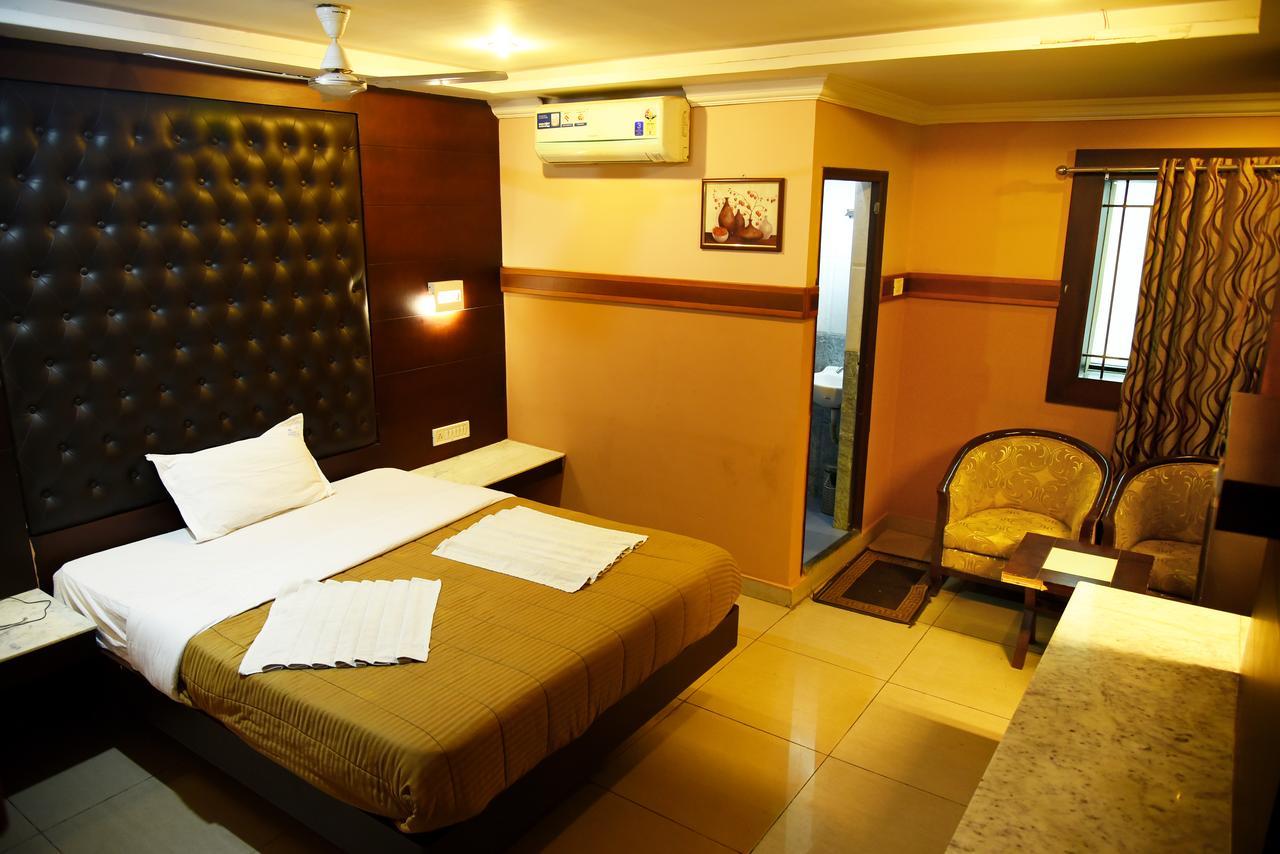 Grand Choice Hotel บังกาลอร์ ภายนอก รูปภาพ