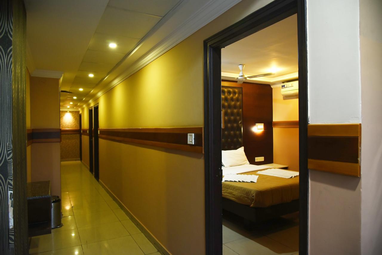 Grand Choice Hotel บังกาลอร์ ภายนอก รูปภาพ