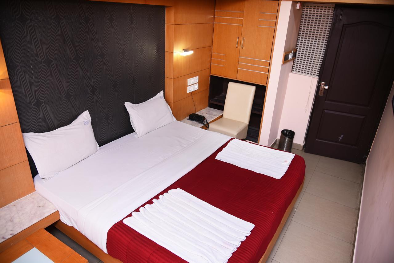 Grand Choice Hotel บังกาลอร์ ภายนอก รูปภาพ