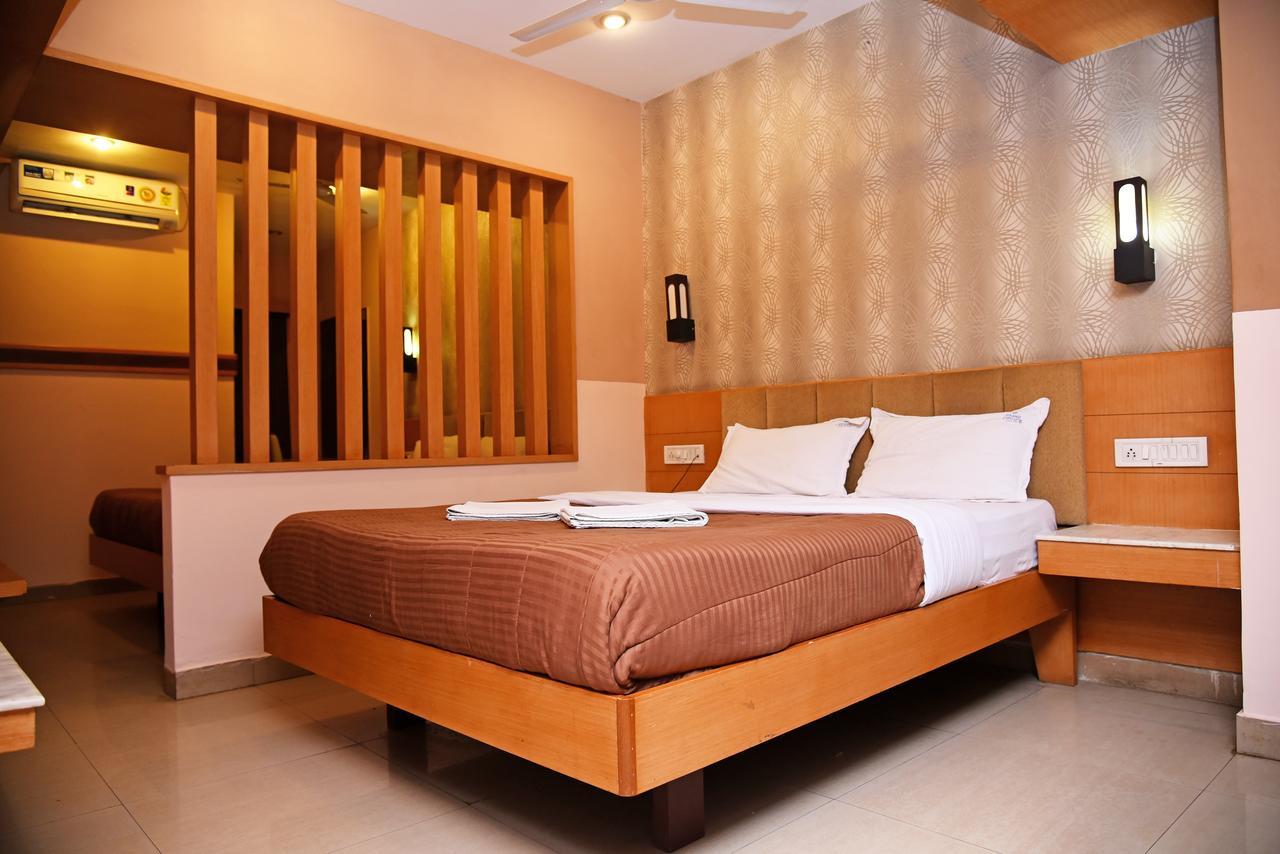 Grand Choice Hotel บังกาลอร์ ภายนอก รูปภาพ