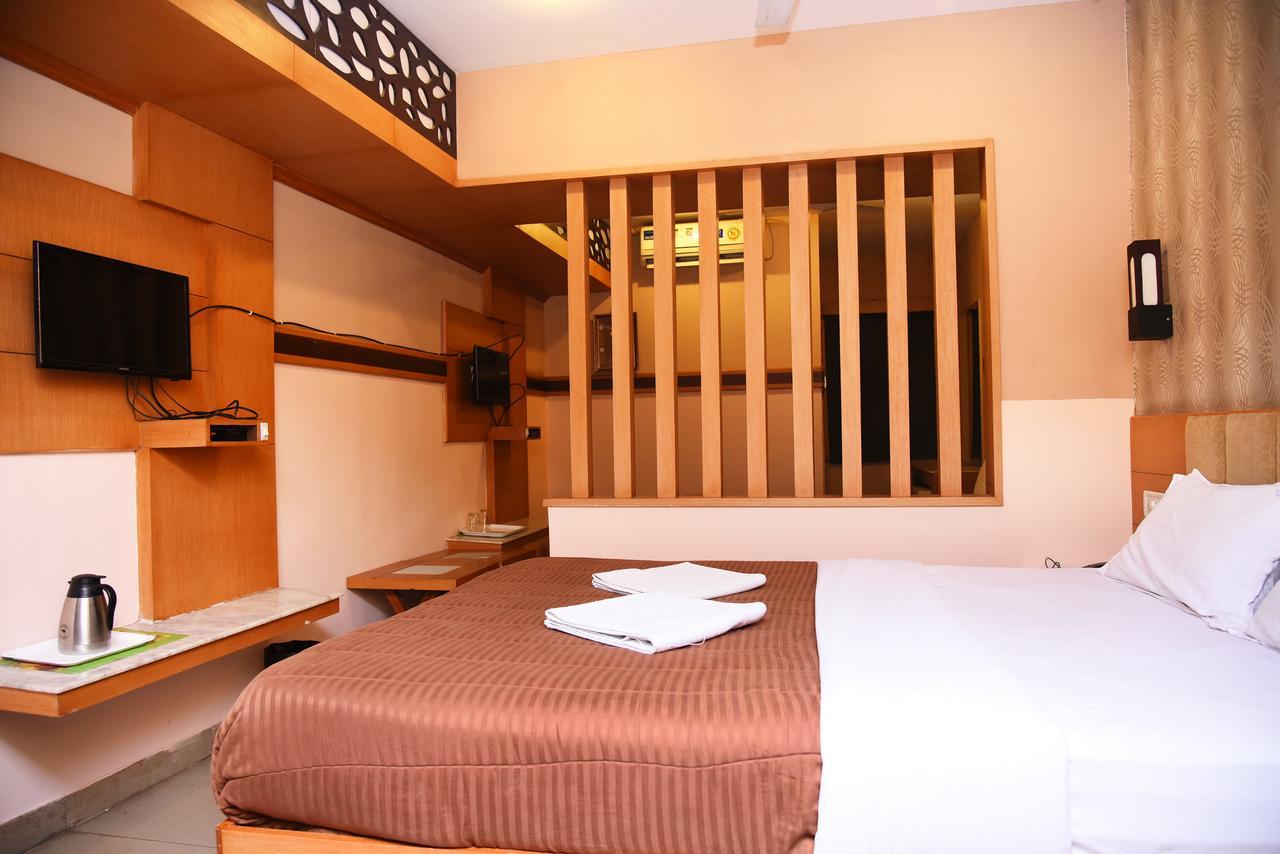Grand Choice Hotel บังกาลอร์ ภายนอก รูปภาพ